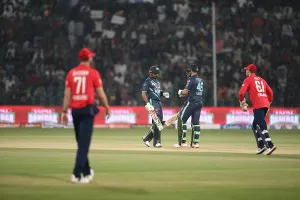 PAK vs ENG : फिल साल्ट की आकर्षक पारी से इंग्लैंड की पाक पर बड़ी जीत