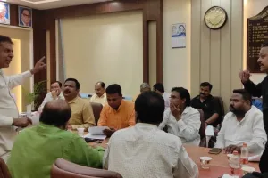 बरेली: सड़कें गड्ढामुक्त करने, दुकानों की सील खोलने पर भिड़े सपा-भाजपा पार्षद