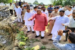 हमीरपुर: मंत्री राकेश सचान ने जाना बाढ़ राहत का हाल, दिए निर्देश