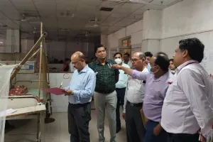 इटावा: केंद्रीय टीम ने सैफई यूनिवर्सिटी में देखे डेंगू प्रबंधन के इंतजाम