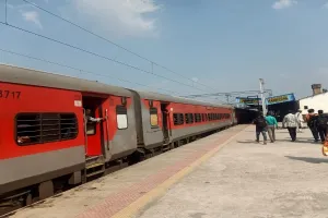 एसी कोच में खराबी पर दो घंटे खड़ी रही क्षिप्रा एक्सप्रेस