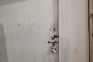 बरेली: कर्मचारी नगर में तीन अवैध पटाखा गोदाम पर छापा, सील