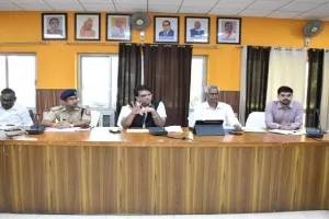 मुरादाबाद : अपर मुख्य सचिव ने सीवीओ को लगाई फटकारा, दिए निर्देश