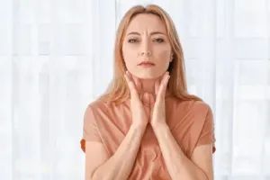 थायराइड में सूजन आने के क्या हैं कारण? जानें इसे दूर करने के घरेलू उपाय