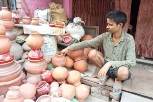 बरेली: दीये की रोशनी पर महंगाई का अंधेरा, बारिश ने बढ़ाईं मुश्किलें