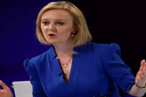 वेस्टमिंस्टर गड़बड़ी की रात ऐसा क्या हुआ जो लिज़ ट्रस को प्रधानमंत्री पद से देना पड़ा इस्तीफा?