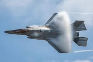 America : उटाह में वायुसेना अड्डे पर एफ-35 लाइटिंग-2 विमान दुर्घटनाग्रस्त