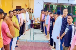 अमरोहा: आरएसएस कार्यकर्ताओं ने विजयदशमी पर किया शस्त्र पूजन