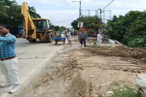 मुरादाबाद : निगम की टीम ने कांठ रोड पर हटवाया अतिक्रमण, शिकायत पर की कारवाई