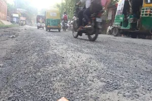 कानपुर मंडल की सड़कों पर गड्ढे ही गड्ढे, डेडलाइन में मात्र 16 दिन बाकी