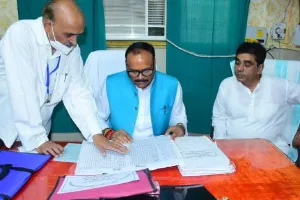 डिप्टी सीएम ब्रजेश पाठक को लोहिया अस्पताल में मिली खामियां, सीएमएस को फटकारा