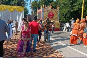 अयोध्या: शोभायात्रा से हुआ दीपोत्सव का आगाज, प्रस्तुतियां दे रहे कलाकार