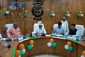 बहराइच: स्वतंत्र देव ने किया बाढ़ क्षेत्र का हवाई सर्वे, बोले- नेपाल से छोड़े गए पानी और भारी बारिश से आई तबाही