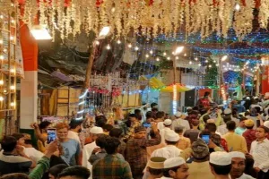 वाराणसी: पैगंबर-ए-इस्लाम हजरत मोहम्मद की यौमे पैदाइश पर शान से निकला जुलूस-ए-मोहम्मदी