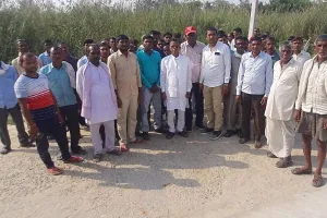 रायबरेली: जहरीले जीव जंतुओं का ठिकाना बना तालाब, ग्रामीणों ने किया प्रदर्शन, विधायक ने दिया आश्वासन