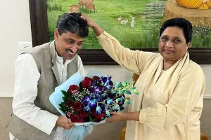 सपा को लगा बड़ा झटका, इमरान मसूद समर्थकों के साथ बसपा में हुए शामिल