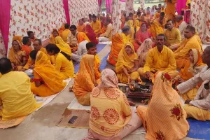 बाराबंकी: गायत्री महायज्ञ में श्रद्धालुओं ने डाली आहुतियां, पर्यावरण शुद्धि के लिए किया गया हवन