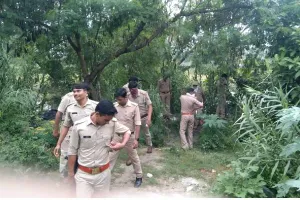 बहराइच: जरवल रोड स्थित बस स्टॉप के निकट पानी भरे गड्ढे में मिला अज्ञात युवक का शव