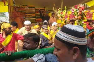 बाराबंकी: ‘या वारिस-या हक’ की सदाओं के बीच निकली पालकी, उमड़ा अकीदतमंदों का सैलाब