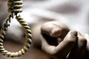 हमीरपुर: घरवाले कर रहे थे छत पर करवा चौथ की पूजा, युवक ने फंदा लगाकर की आत्महत्या