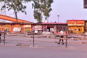 प्रधानमंत्री के आगमन को लेकर अयोध्या में लागू हुई कड़ी बंदिशें, हलकान में स्थानीय लोग