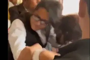 कासगंज: फैमिली कोर्ट के सामने महिला अधिवक्ताओं में जमकर चले लात-घूंसे, वीडियो वायरल