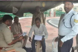 लखनऊ: युवक ने विधान भवन के सामने किया आत्मदाह का प्रयास, पुलिस ने बचाया