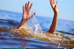 वाराणसी: गंगा में नहाते समय आंध्र प्रदेश के चार श्रद्धालु डूबे, दो को बचाया गया, अन्य की तलाश जारी