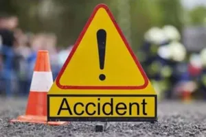 झांसी में भीषण सड़क हादसा: डंपर की टक्कर से कार सवार मां-बाप और बेटी की मौत