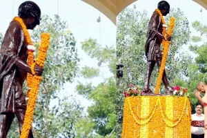 Gandhi Jayanti 2022: राष्ट्रपिता महात्मा गांधी और लाल बहादुर शास्त्री को सीएम योगी ने किया नमन