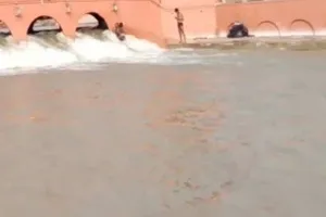 अयोध्या में सरयू ने धारण किया रौद्र रूप, 83 परिवार बाढ़ की चपेट में