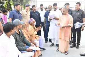 सीएम योगी ने गोरखपुर में सुनी जनता की फरियाद, अधिकारियों को दिये यह निर्देश
