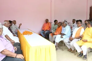 अयोध्या: चौपाल लगाकर सांसद ने सुनी समस्या, निवारण के दिए निर्देश