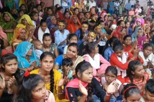 रायबरेली: देवी जागरण में रात भर भजनों पर झूमते रहे दर्शक