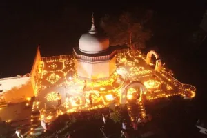 उन्नाव में मनाया गया दीपोत्सव, सवा लाख दीपों से जगमगाया घाट