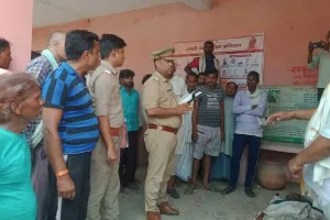 हमीरपुर: अन्ना मवेशी की टक्कर से बाइक सवार मजदूर की मौत, साथी की हालत गंभीर