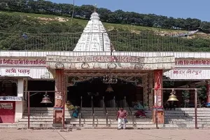 एक ऐसा पर्वत जिसे मां विंध्यवासिनी ने दिया था श्राप, नवरात्रि की अष्टमी पर अब लगता है मां का दरबार