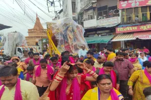 अयोध्या: माता की विदाई पर खूब रोया अंबर