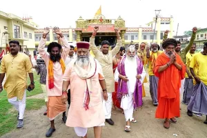 अयोध्या: वैदिक मंत्रोचारण के बीच श्री राम दिग्विजय रथ यात्रा अयोध्या से रवाना