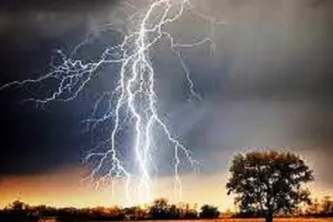 बांदा: आंधी-पानी ने चौपट कर दी खरीफ की फसलें, किसान बेहाल