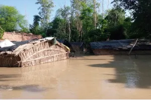 अयोध्या: बाढ़ का कहर बरकरार, प्रभावित क्षेत्रों में हाहाकार