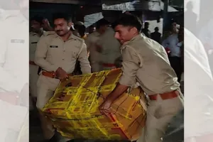 पीलीभीत: मोबाइल व्यापारी पर विस्फोटक अधिनियम की एफआईआर, गिरफ्तार