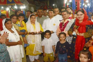 अयोध्या: सिंधी बैंड पर महिलाओं ने किया डांडिया नृत्य