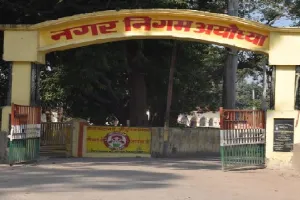 वेतन के आश्वासन पर सफाई कर्मियों का आंदोलन 30 तक टला