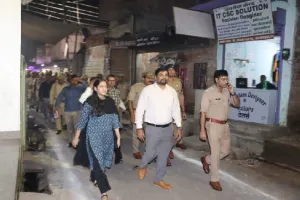 चित्रकूट : डीएम-एसपी ने शहर में घूमकर दिया सुरक्षा का आश्वासन