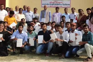 अयोध्या : कुलपति ने बांटे 162 विद्यार्थियों को टैबलेट