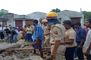 लखनऊ : निमार्णाधीन मकान की छत गिरी, चार घायल