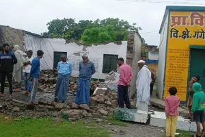 अमरोहा : लगातार हो रही बारिश से जनजीवन अस्त व्यस्त, हसनपुर में जर्जर प्राथमिक विद्यालय गिरा