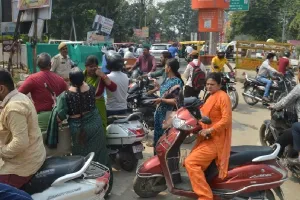 सीएम  का आगमन : घर तक जाने के लिए सुरक्षा कर्मियों से गिड़गिड़ाते रहे स्कूली बच्चे