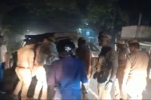 पुलिस मित्र : बाइक और स्कूटी की भीषण भिड़ंत, ज्वाइंट कमिश्नर ने गाड़ी से उतरकर की मदद